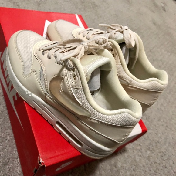 Nike white sneakers size:US6 - Picture 4 of 4